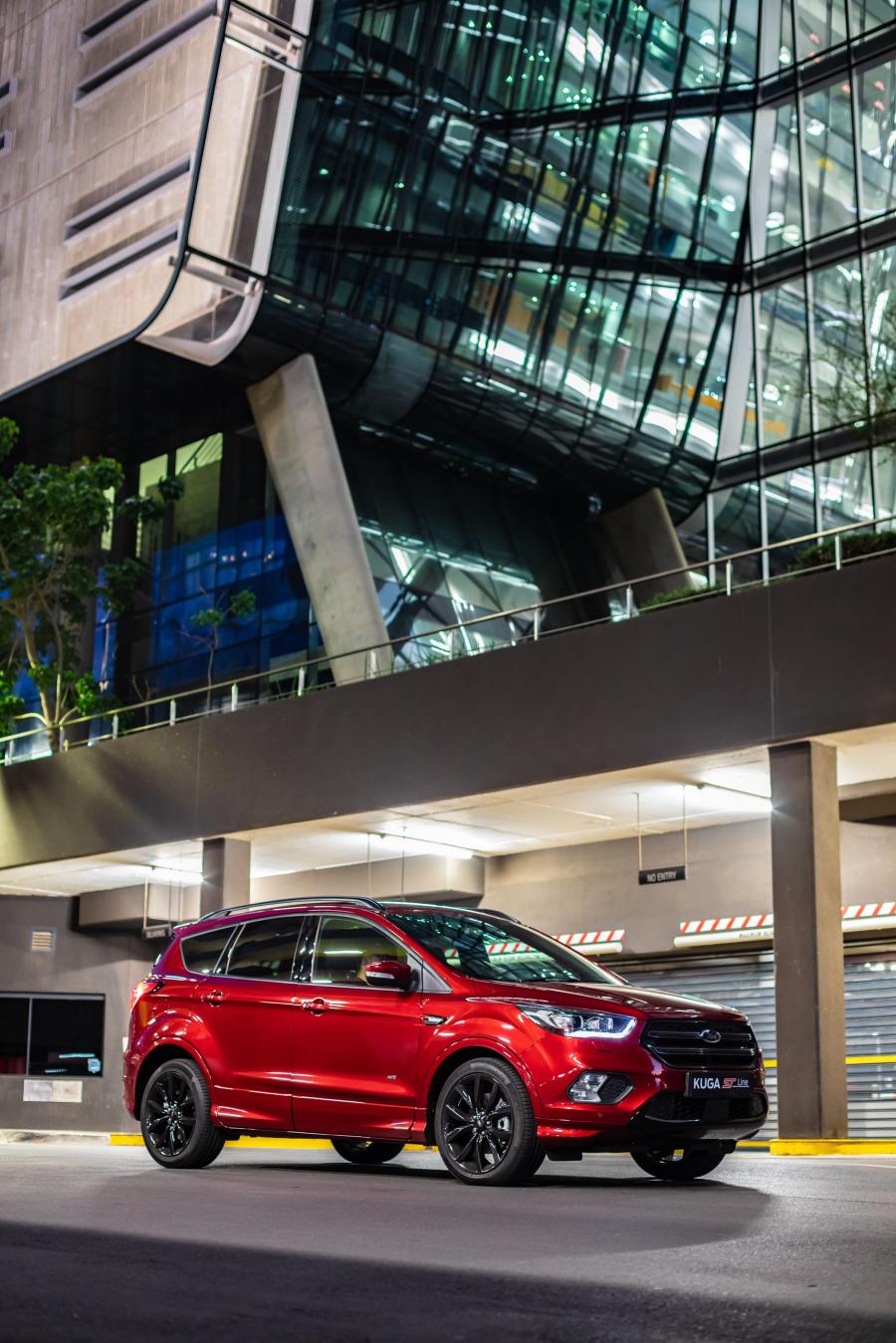  Ford Kuga ST-Line 2018 года  (ZA) (фото 5 из 35)